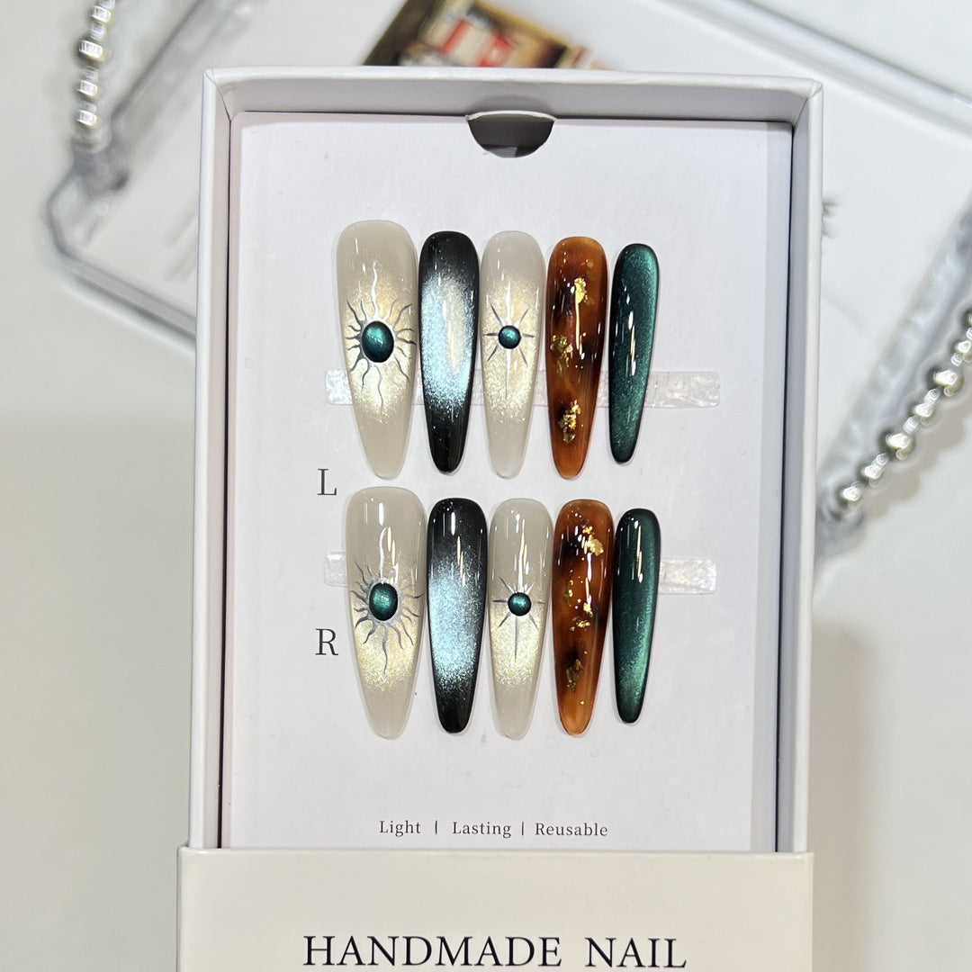 Extravagant Press-On Nail Art Set with Cosmic Theme Bowlift