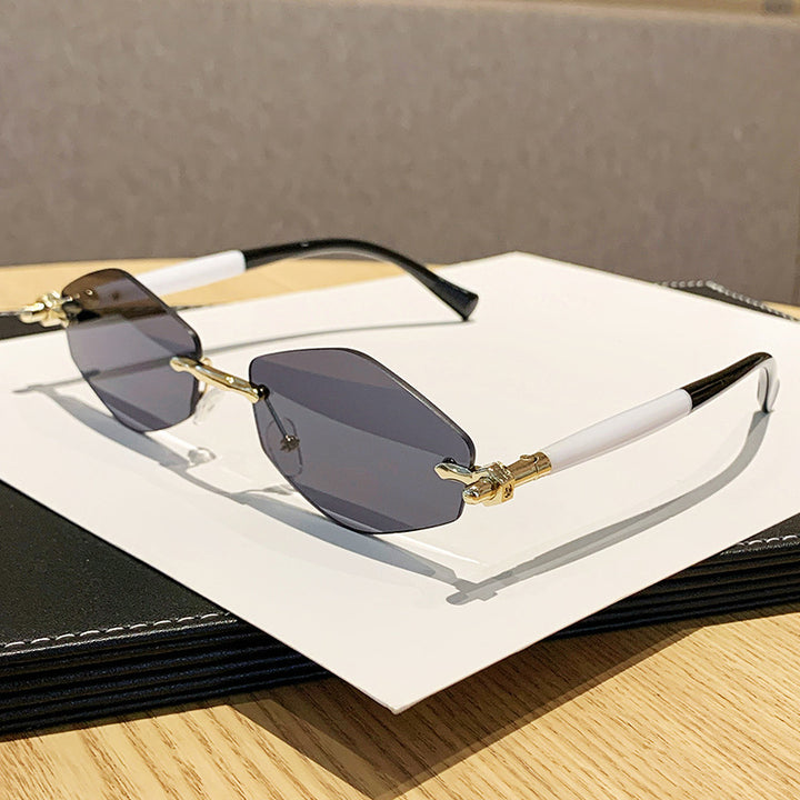 Women's futuristic sunglasses with oversized rectangular frame Bowlift