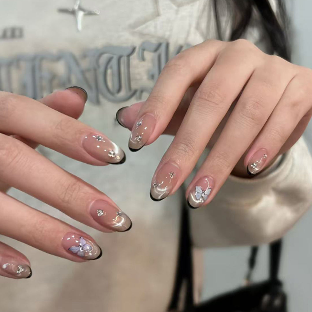 Artificial nail art with pearl and flower decorations Bowlift