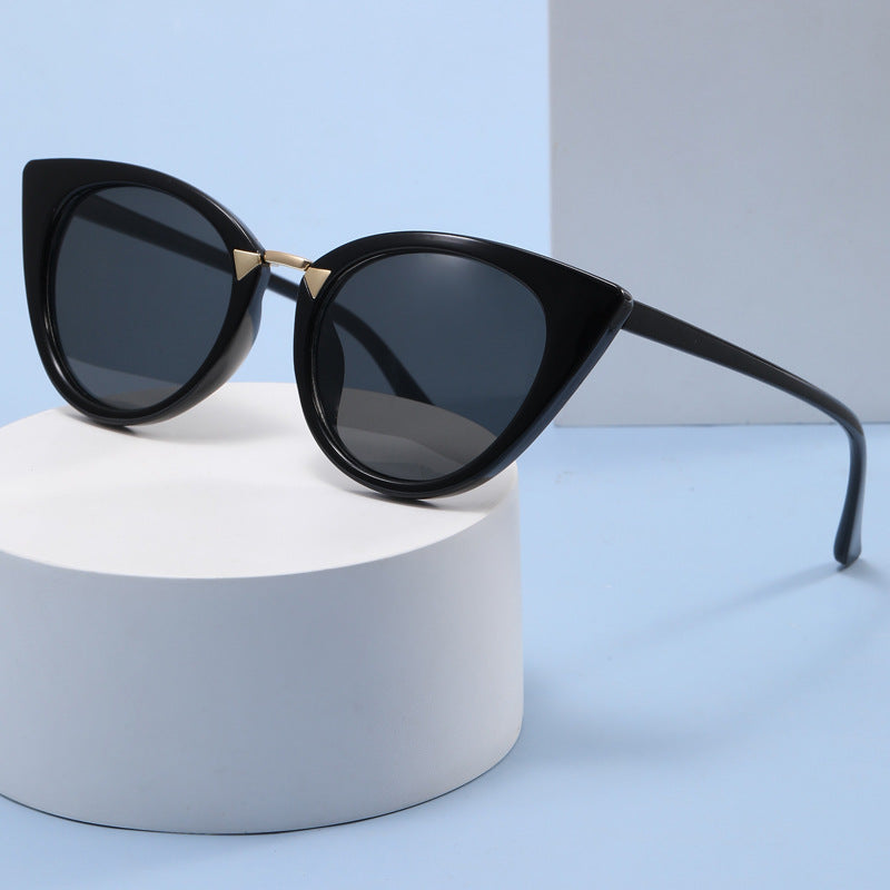 Ladies Cat-Eye Sunglasses with Elegant Golden Detail Bowlift