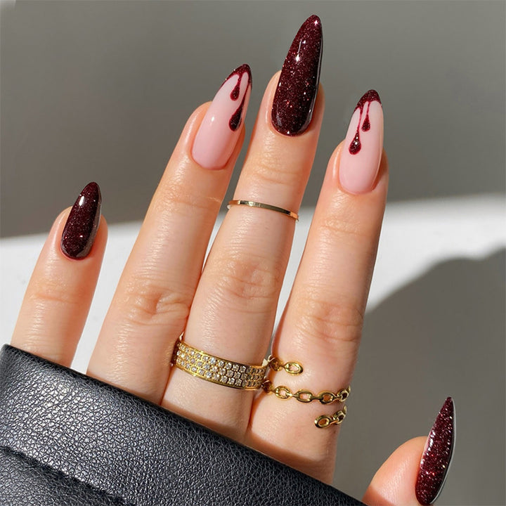 Luxurious artificial nail set with glamorous glitter Bowlift