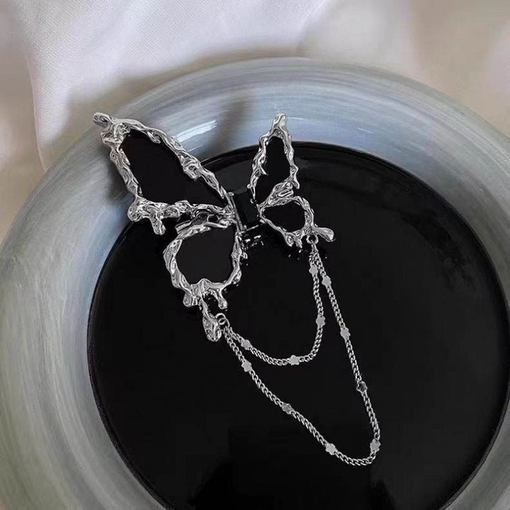 Elegant brooch with flower and chain motif Bowlift