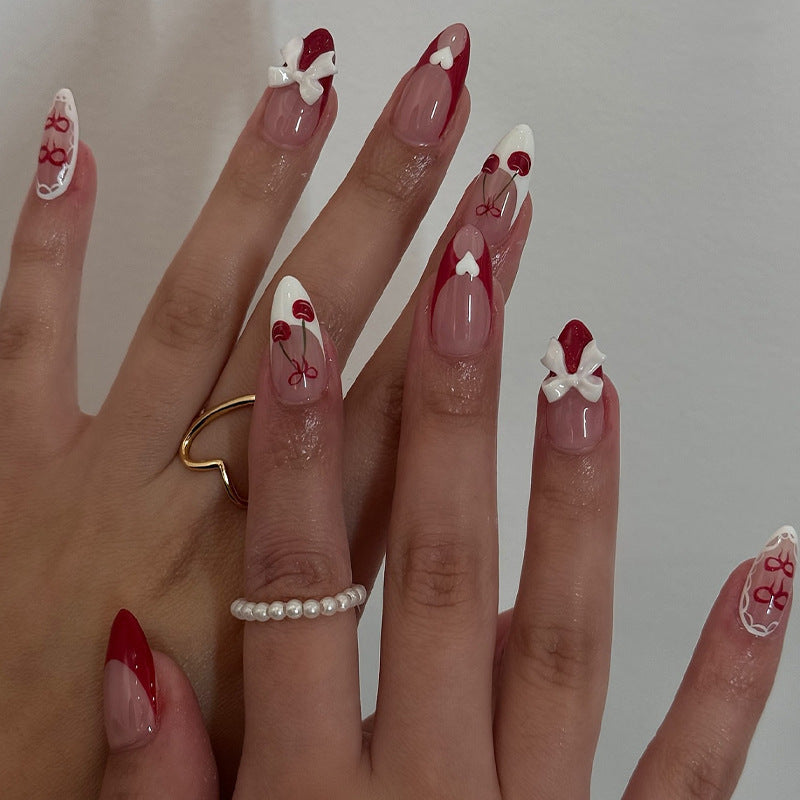 Fake nail set with playful motifs and elegant accents Bowlift