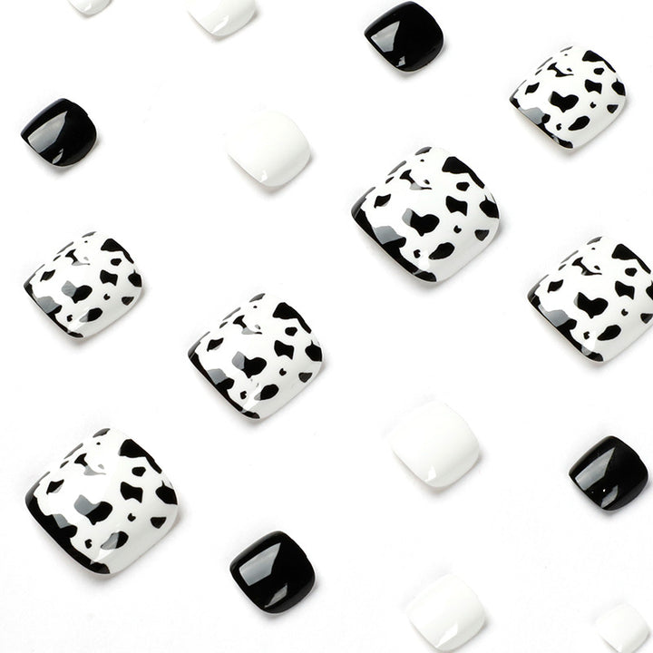 Artful toenail extensions with modern animal pattern Bowlift