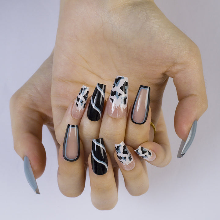 Artificial nails with modern black and white pattern Bowlift
