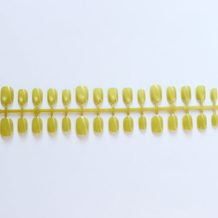 Glossy Press-On Nail Set Bowlift