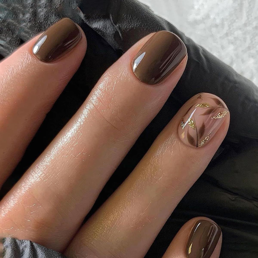Nail set with elegant marble design and golden accents Bowlift