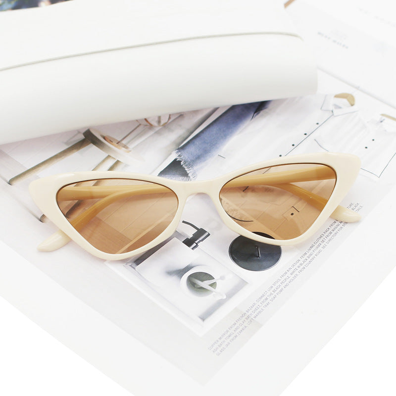 Women's Cat-Eye Sunglasses with Carefully Designed Frame Bowlift