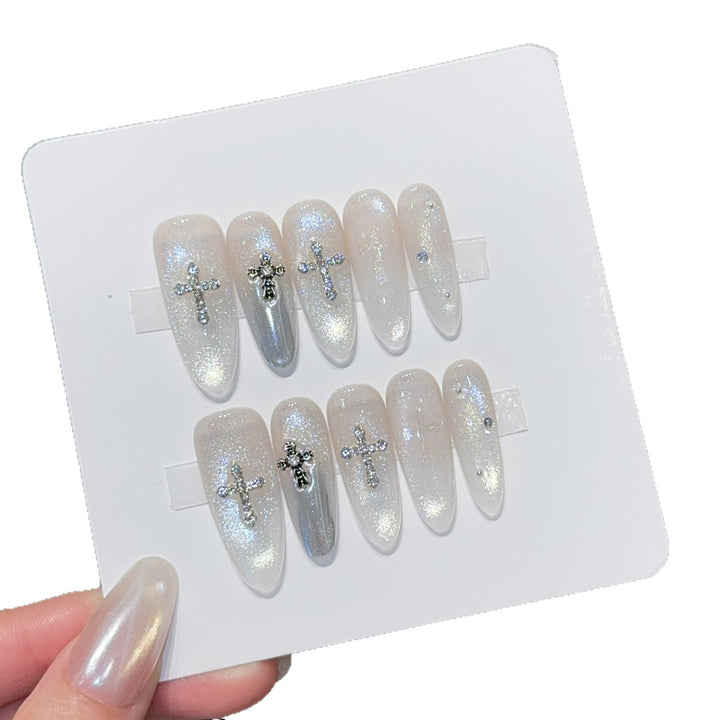 Glamorous artificial nails with sparkling accents Bowlift
