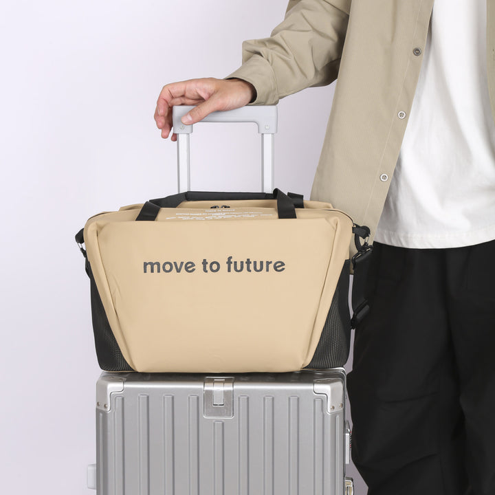 Sporty shoulder bag with innovative carrying system Bowlift