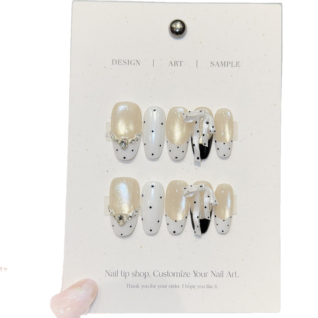 Artificial nails with glitter and bows Bowlift