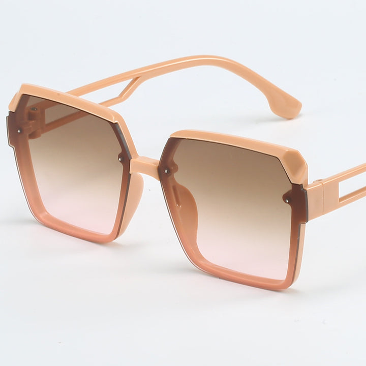 Ladies fashionable square sunglasses with filigree design Bowlift