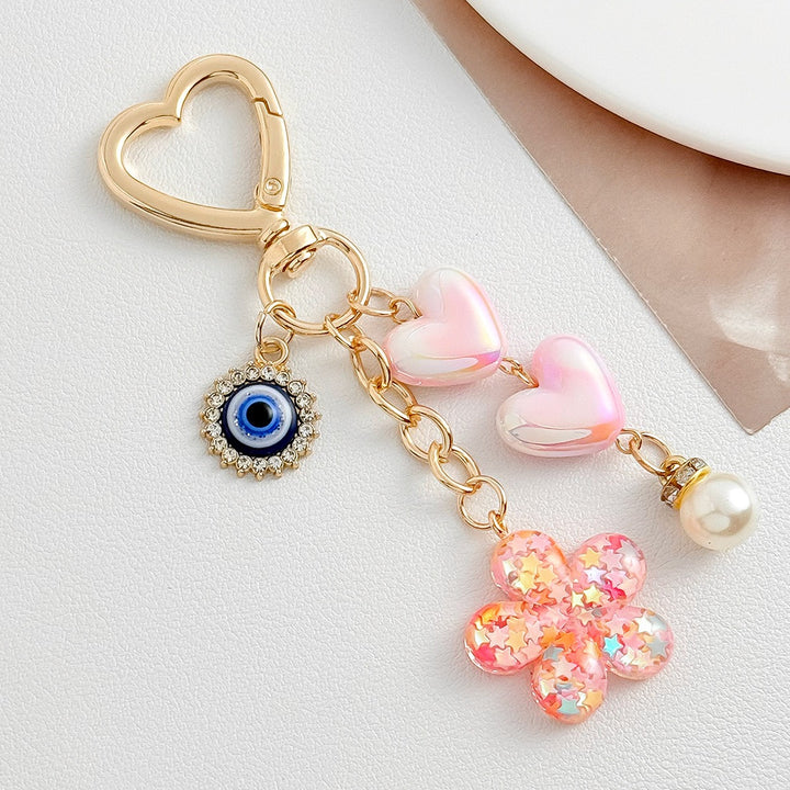 Playful keychain with hearts and flower motif Bowlift