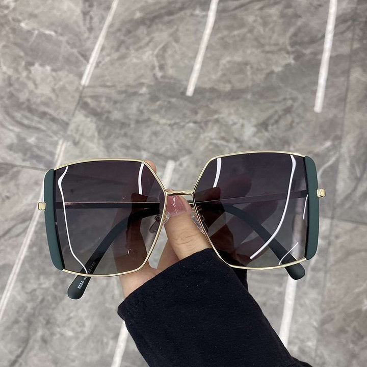 Women's oversized sunglasses with glamorous frame Bowlift