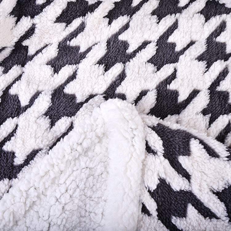 Ladies cuddle blanket with unique houndstooth pattern Bowlift