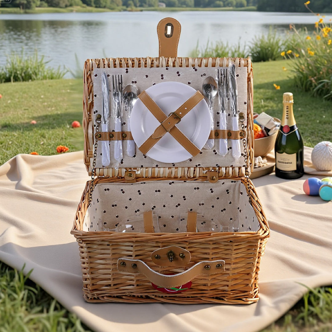 Ladies picnic basket with integrated dish set and decorative details Bowlift