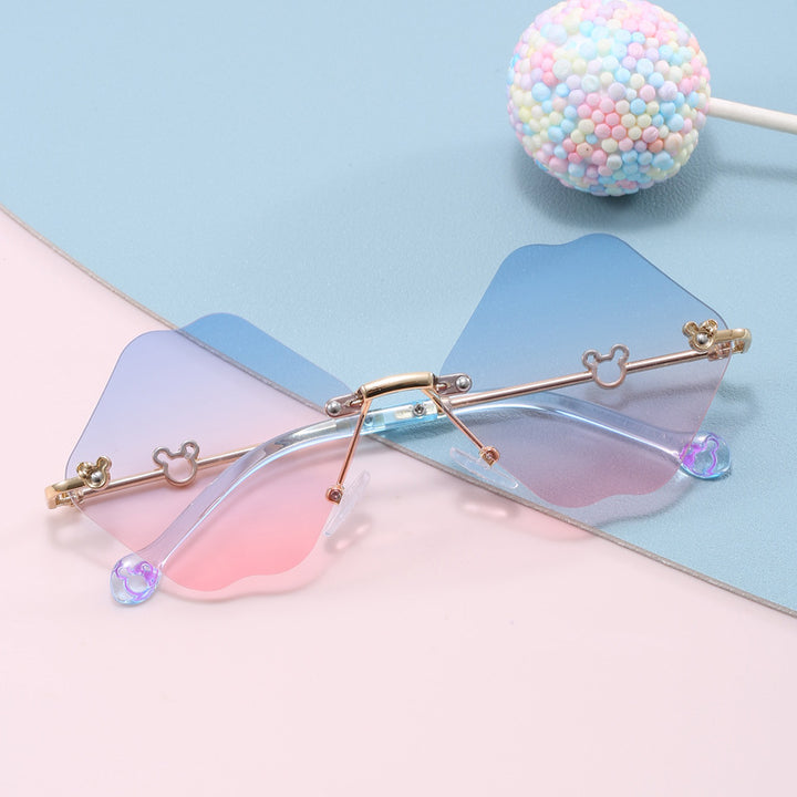 Ladies geometric oversized sunglasses with detailed, luxurious frame Bowlift