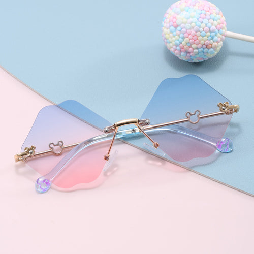 Ladies geometric oversized sunglasses with detailed, luxurious frame Bowlift