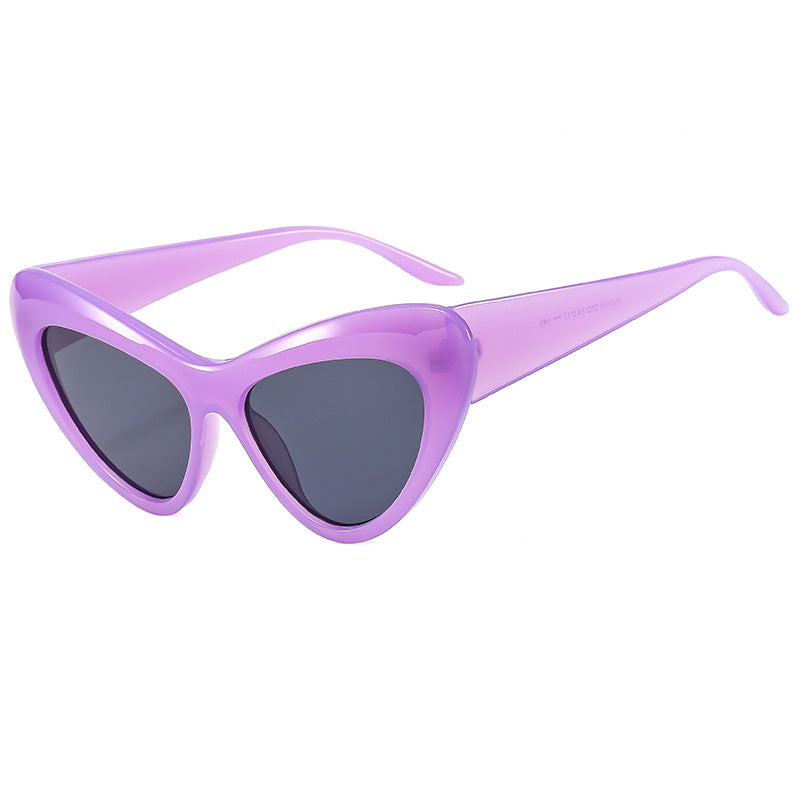 Women Cat-Eye Sunglasses in Distinctive Design Bowlift
