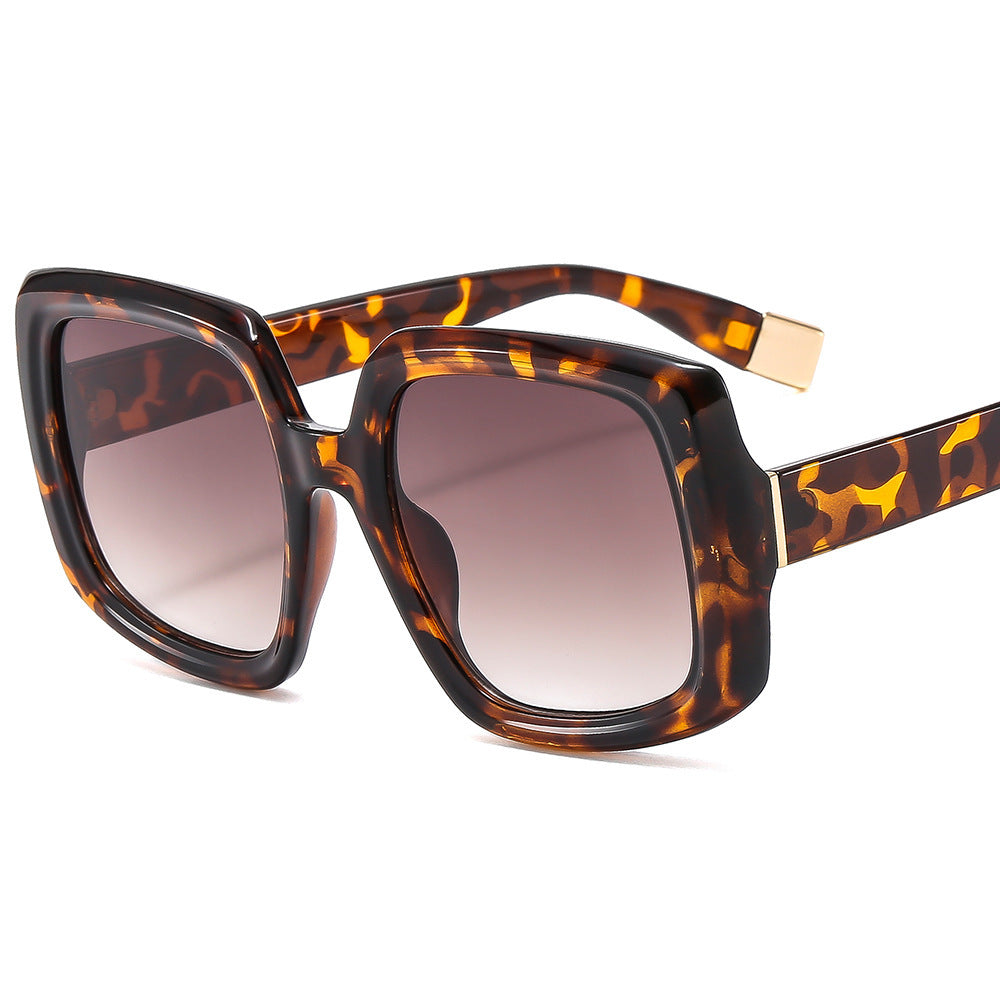 Ladies fashionable sunglasses with striking square frame design Bowlift