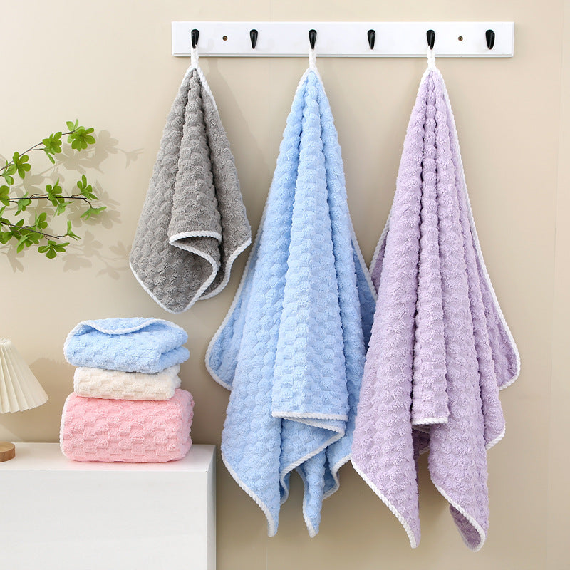 Cozy Living Blanket Made of Soft Microfiber Bowlift