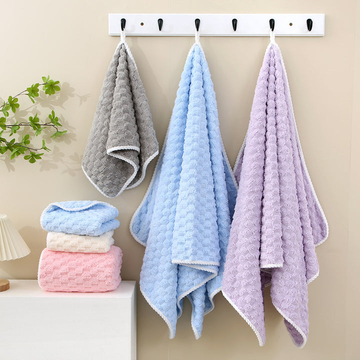 Cozy Living Blanket Made of Soft Microfiber Bowlift