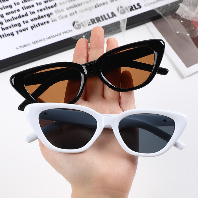Ladies Cat-Eye Sunglasses with Elegant Design and UV Protection Bowlift