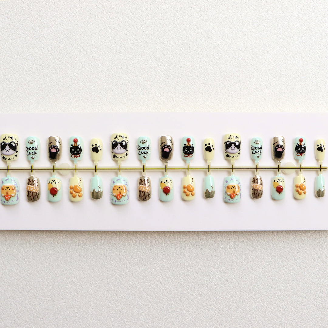Whimsical Animal-Themed Press-On Nail Art Set Bowlift