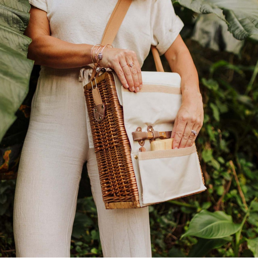 Ladies Elegant Picnic Basket with Practical Compartments Bowlift