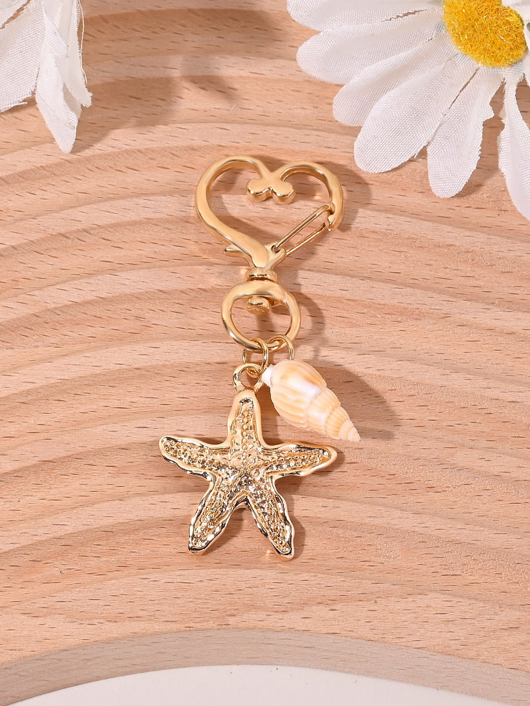 Keychain with Maritime Star Motif Bowlift