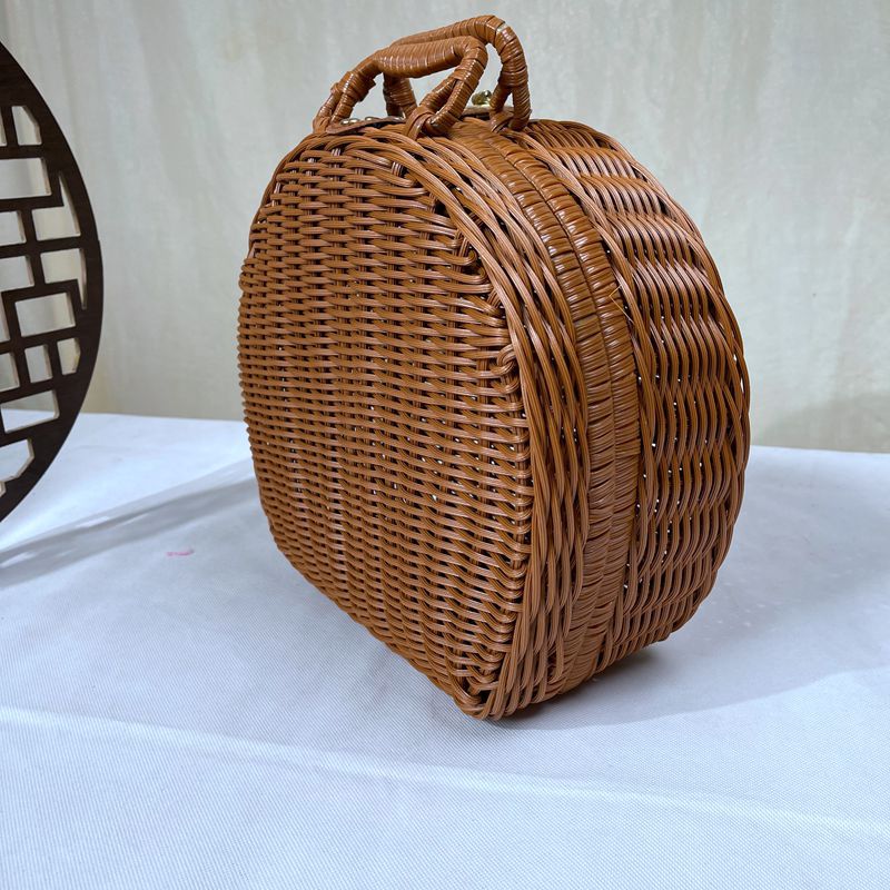 Ladies stylish braided handbag Bowlift