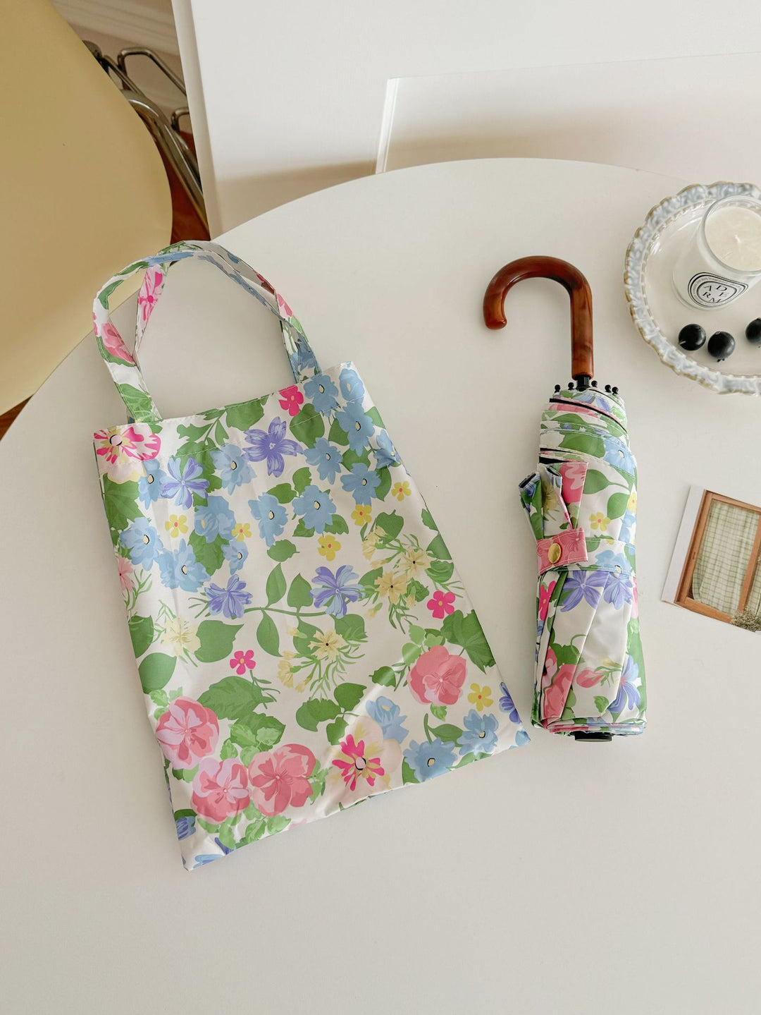 Women Folding Umbrella with Exquisite Floral Design Bowlift