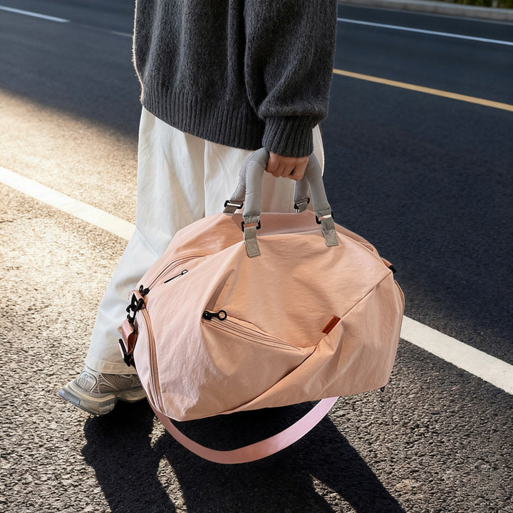 Sporty Travel Bag With Innovative Design Bowlift