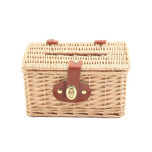Basket with practical folding mechanism and leather details