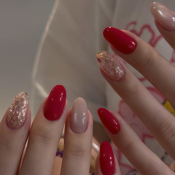 Glamorous artificial nails with sparkling accents Bowlift