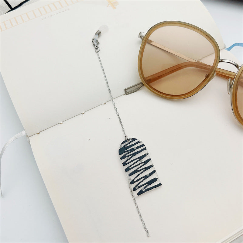 Heart-Designed Eyewear Chain Holder Bowlift