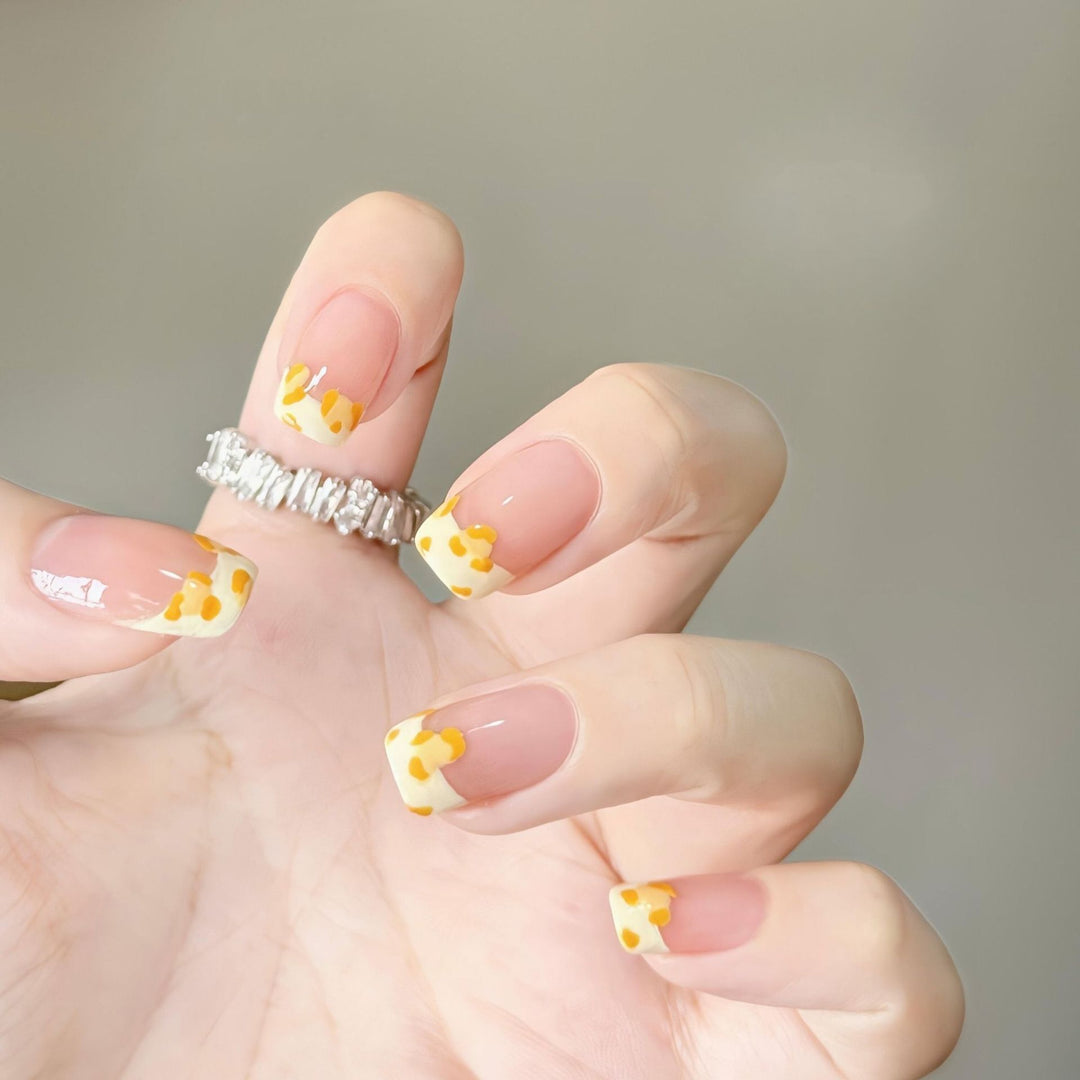 Artificial nails with leopard pattern Bowlift