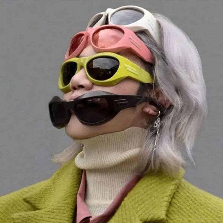 Women sporty sunglasses with ergonomic design and UV protection Bowlift