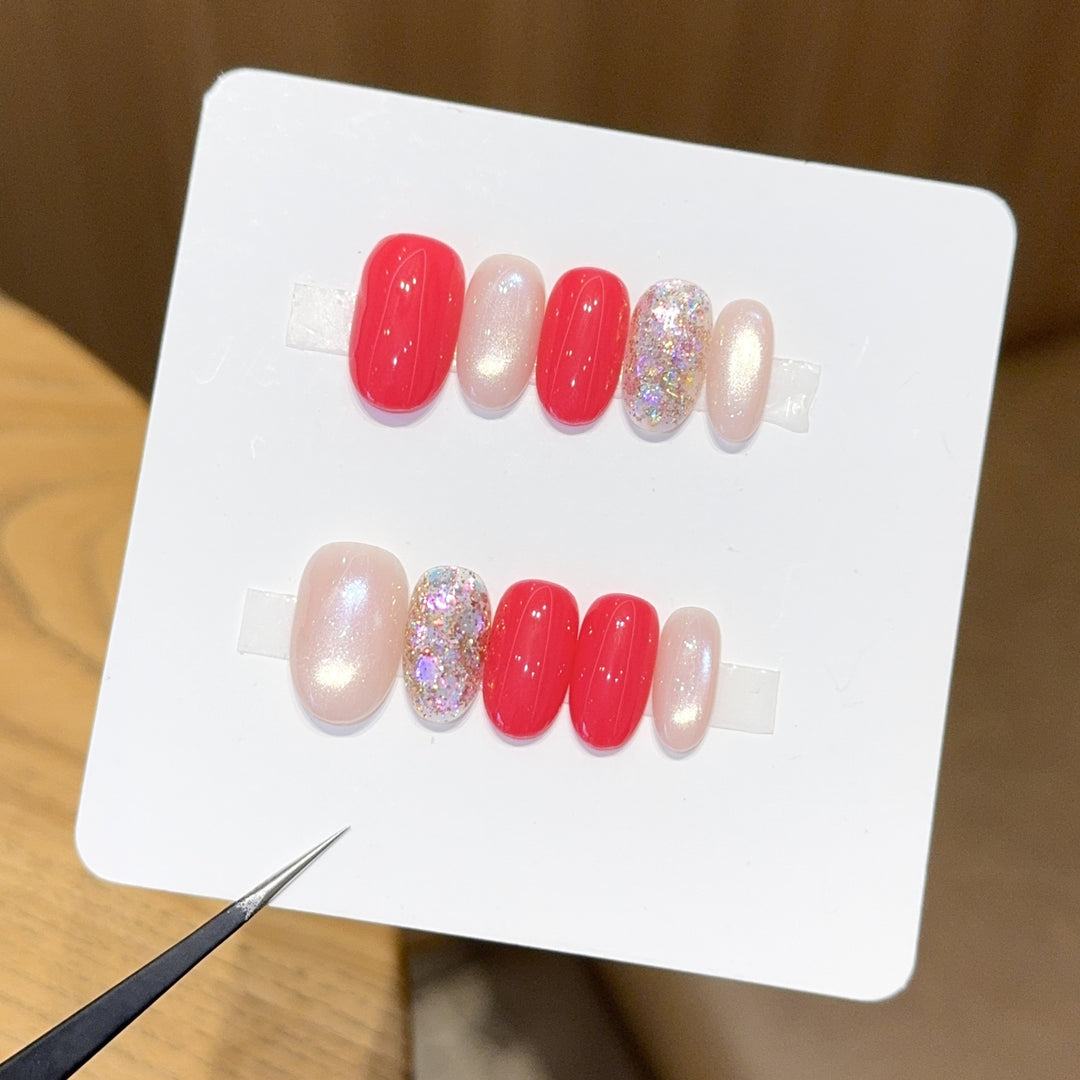 Glamorous artificial nails with sparkling accents Bowlift