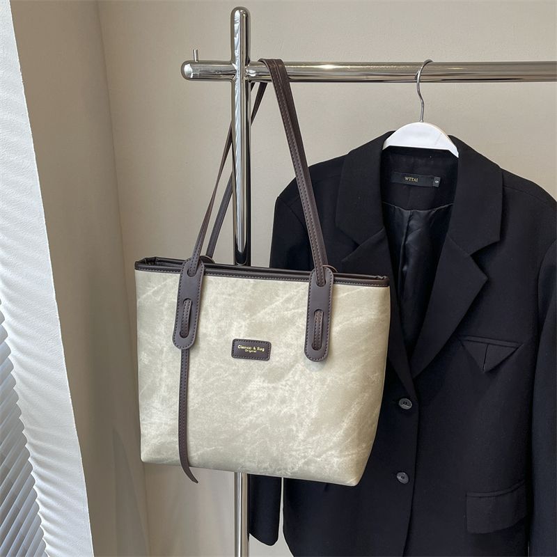 Fashionable Structured Tote Bowlift