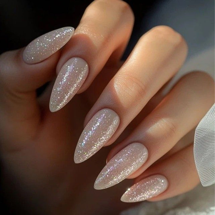 Glamorous Artificial Nails In Elegant Stiletto Style Bowlift