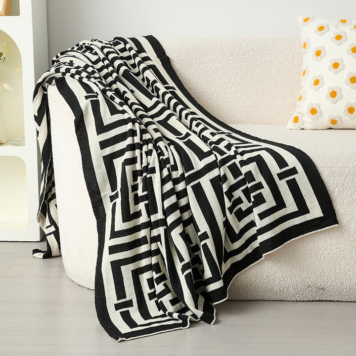 Women's decorative comfort blanket in modern geometric design Bowlift