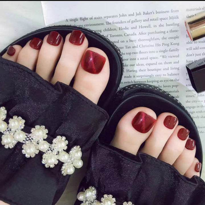Artificial nails with elegant shine Bowlift