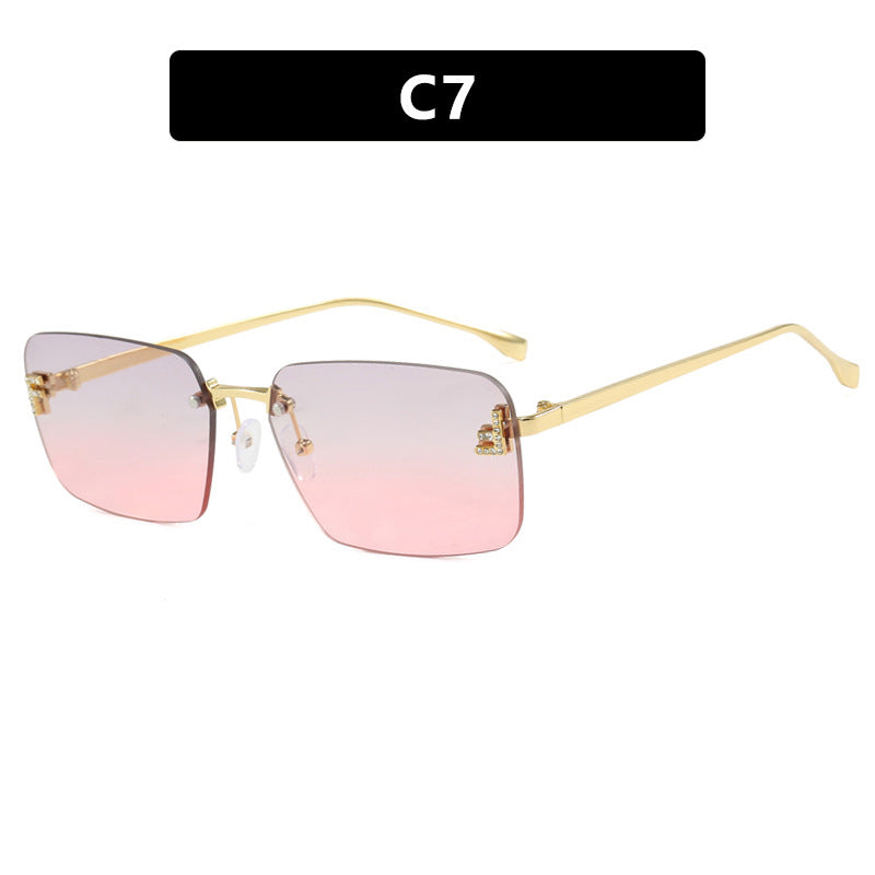 Ladies square sunglasses with elegant golden frame and stylish lenses Bowlift