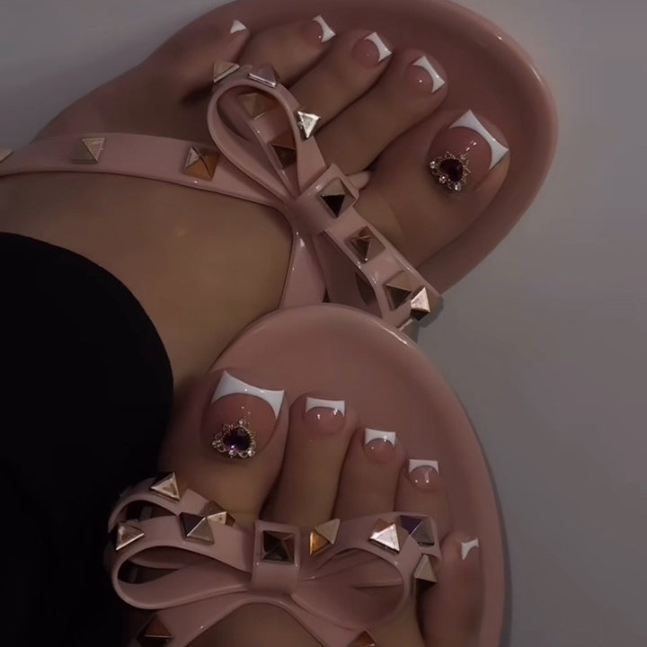 Luxurious flip-flops with shimmering accents and elegant embellishments Bowlift