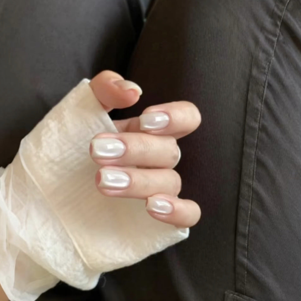 High-gloss artificial nails Bowlift
