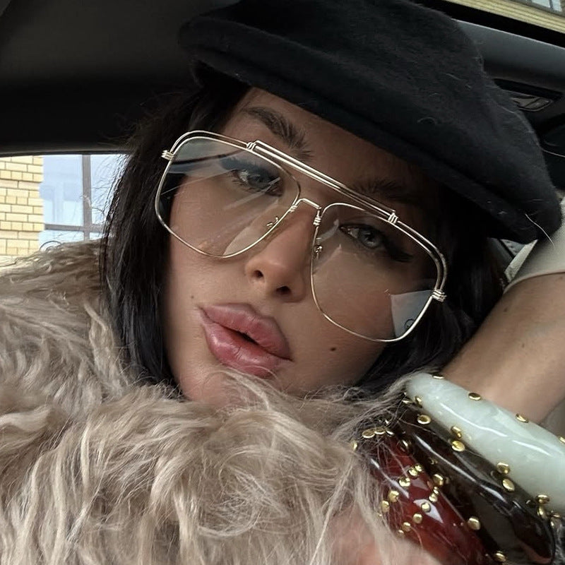 Women's elegant square sunglasses with gold accents Bowlift