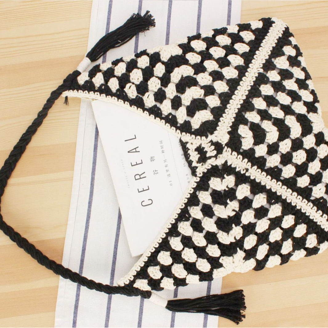 Handcrafted macramé shoulder bag with unique pattern Bowlift