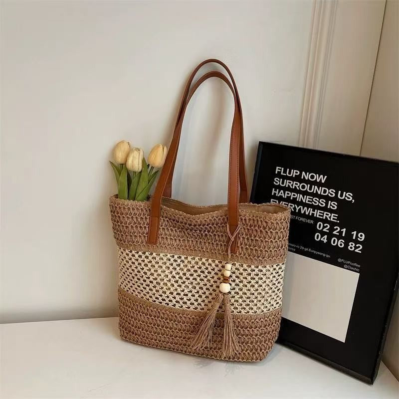 Elegant and Versatile Beach Bag Bowlift