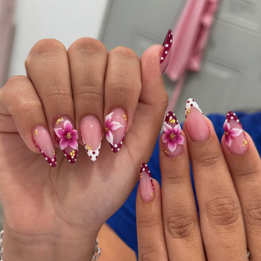 Artificial nails with flower design Bowlift